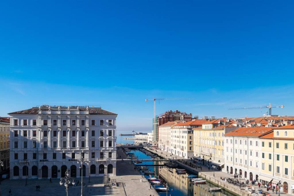 6 Ponterosso - Luxury Attic Apartamento Trieste Exterior foto