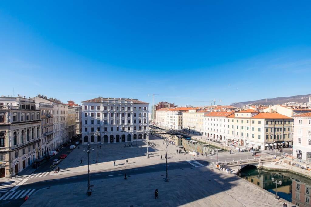 6 Ponterosso - Luxury Attic Apartamento Trieste Exterior foto